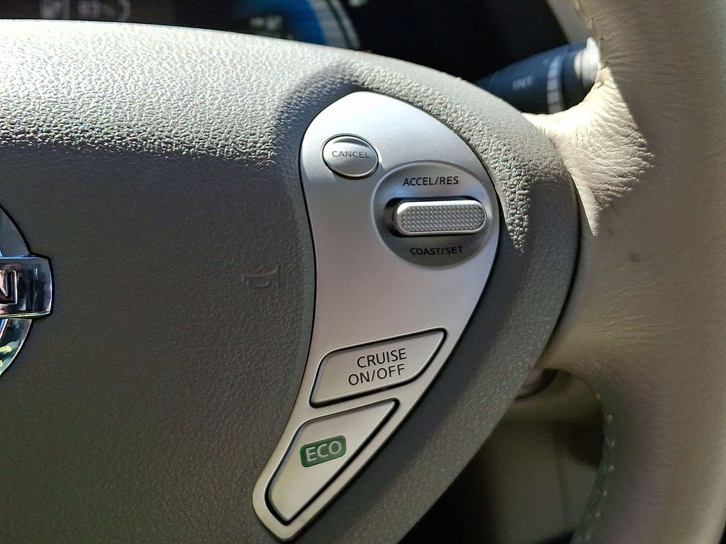 Thumbnail: 2015 Nissan Leaf - 22