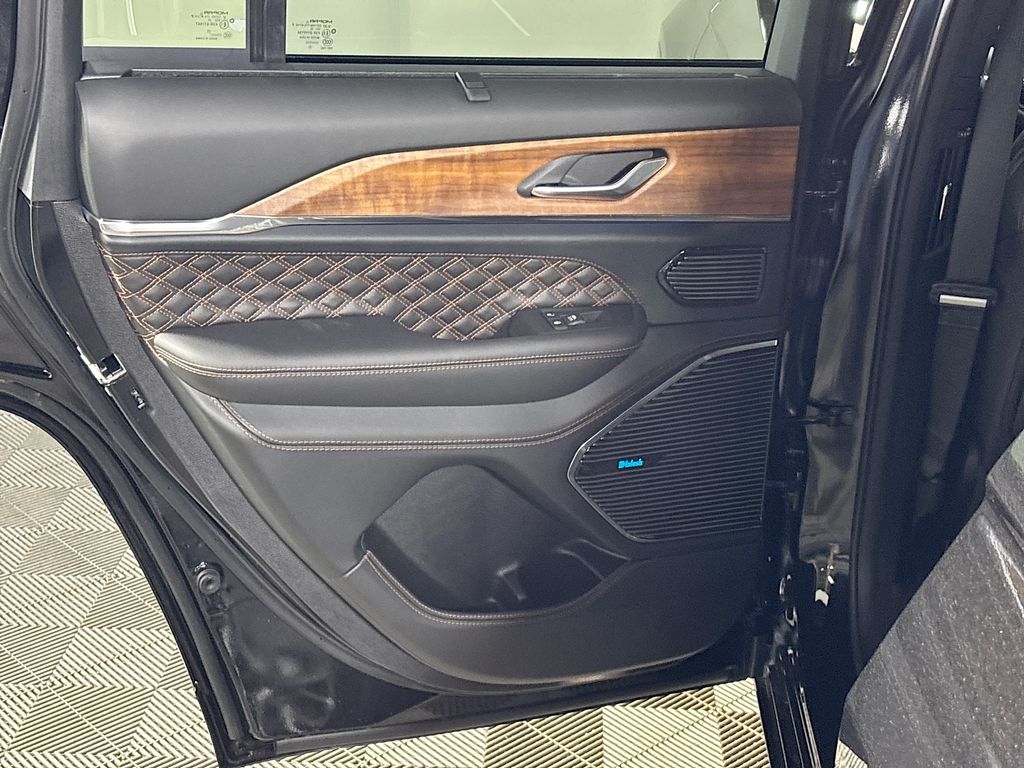 2026 Jeep Grand Cherokee Summit