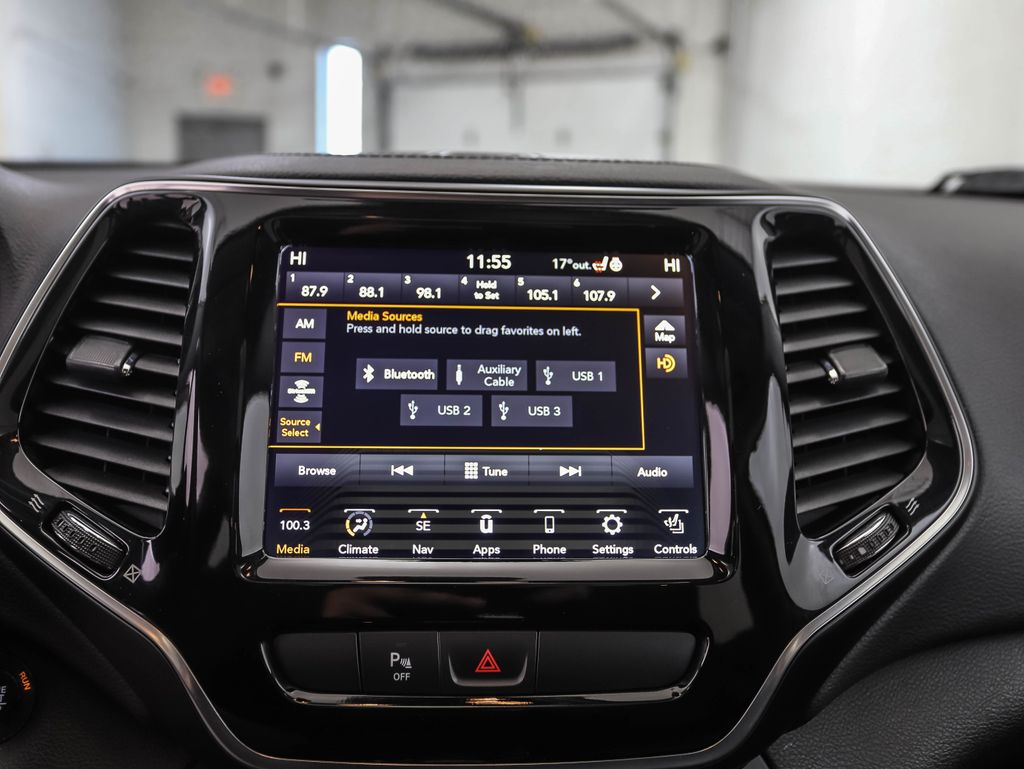 Thumbnail: 2019 Jeep Cherokee - 16