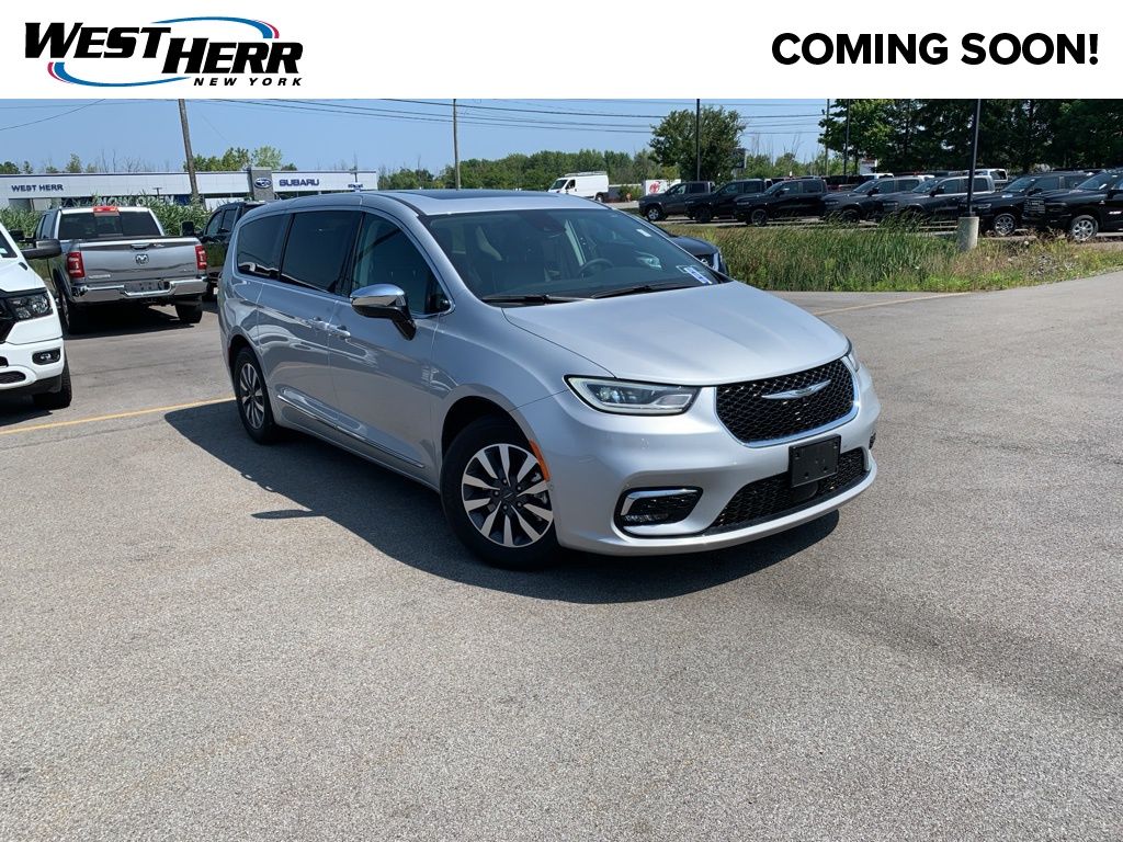 Silver Mist Clearcoat 2023 Chrysler Pacifica Hybrid Limited FWD Minivan Front-Wheel Drive Continuously Variable Transmission