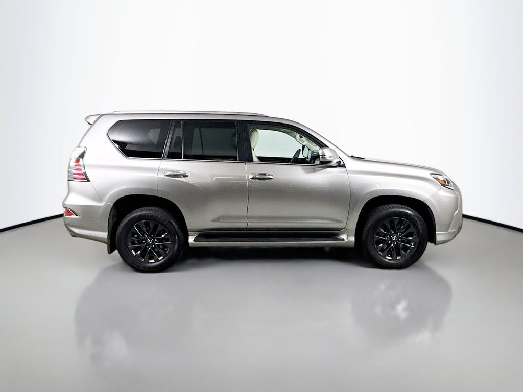 Thumbnail: 2022 Lexus GX - 4
