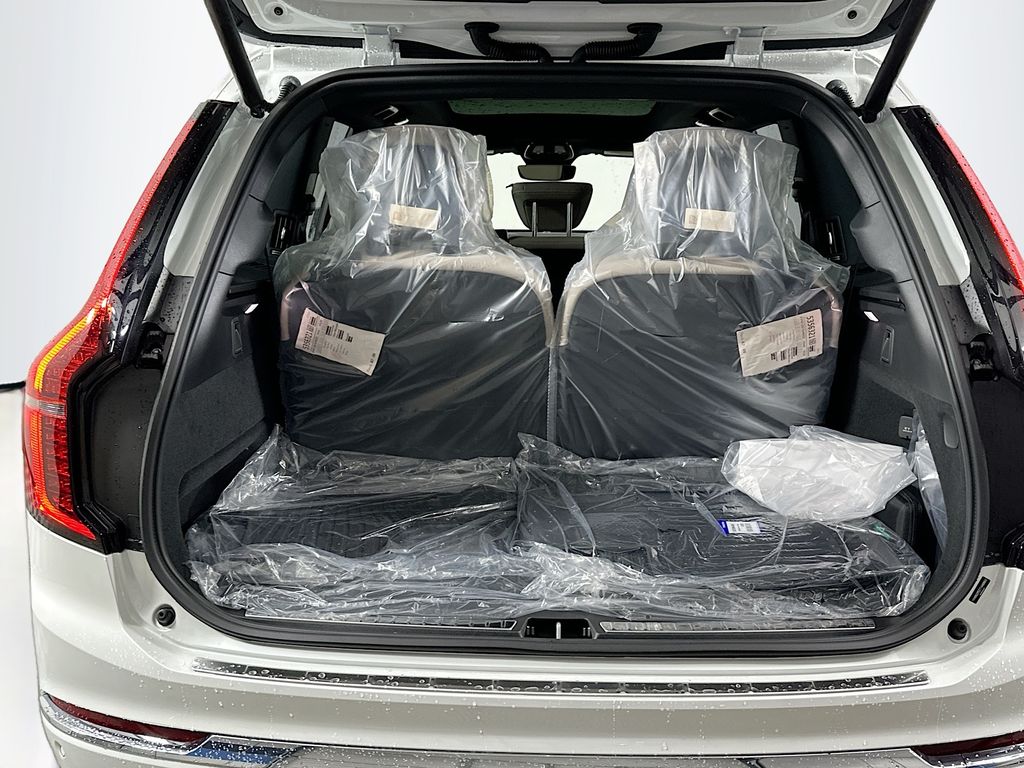 2026 Volvo XC90 Plus - Photo 16