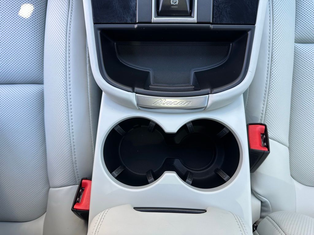 Thumbnail: 2026 Porsche Macan - 26