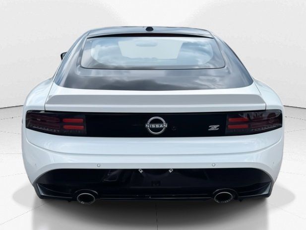2025 Pearl White Tricoat/Super Black Nissan Z Performance RWD Coupe