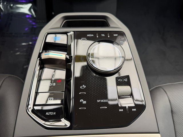 New 2026 White BMW xDrive60 image 19