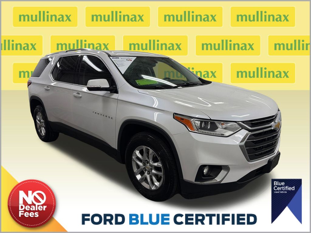 White (Iridescent Pearl Tricoat) 2018 Chevrolet Traverse LT Cloth FWD SUV / Crossover Front-Wheel Drive 9-Speed Automatic