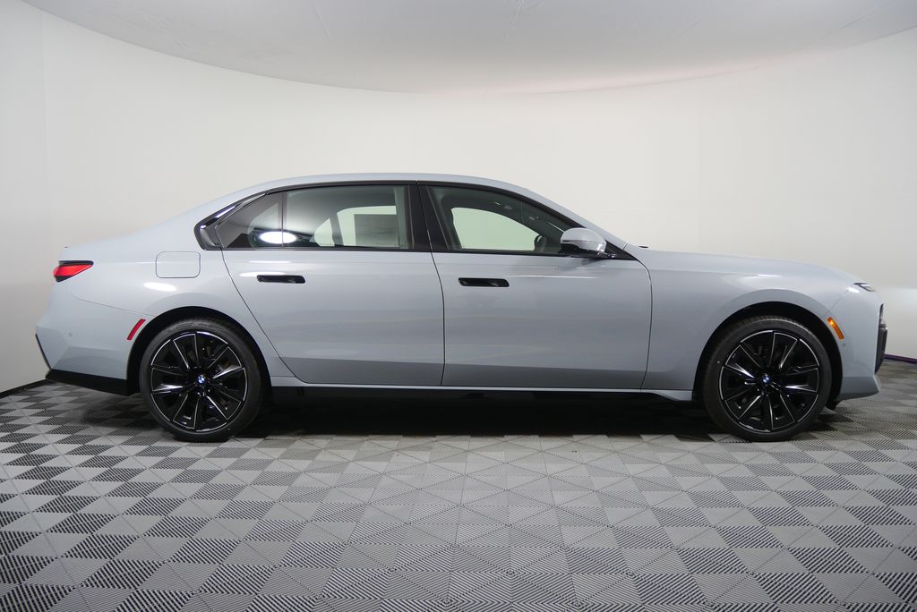 Thumbnail: 2026 BMW 7 Series - 2