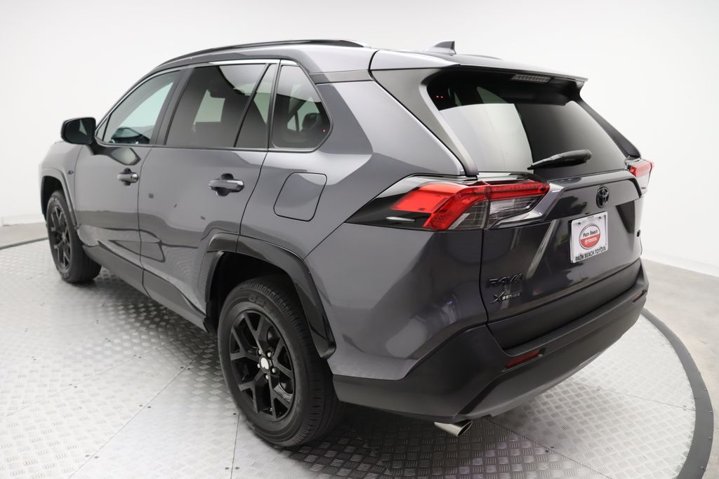2021 Toyota RAV4 LE 11