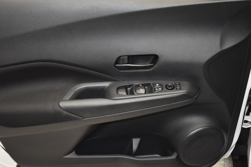 Thumbnail: 2021 Nissan Kicks - 10