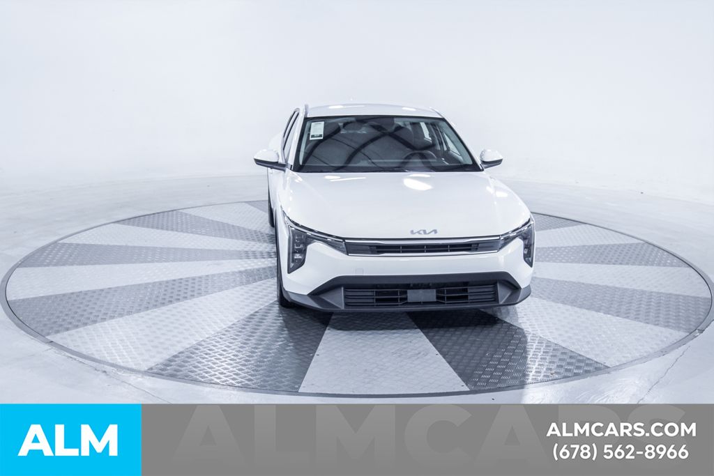 Used 2025 White Kia LXS image 15