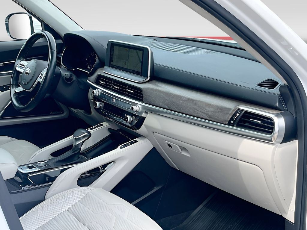 Used 2020 White Kia SX image 32