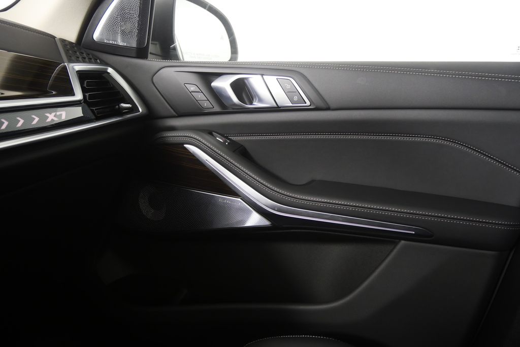 Thumbnail: 2025 BMW X7 - 32