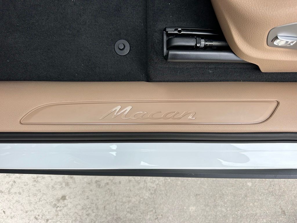 Thumbnail: 2026 Porsche Macan - 20