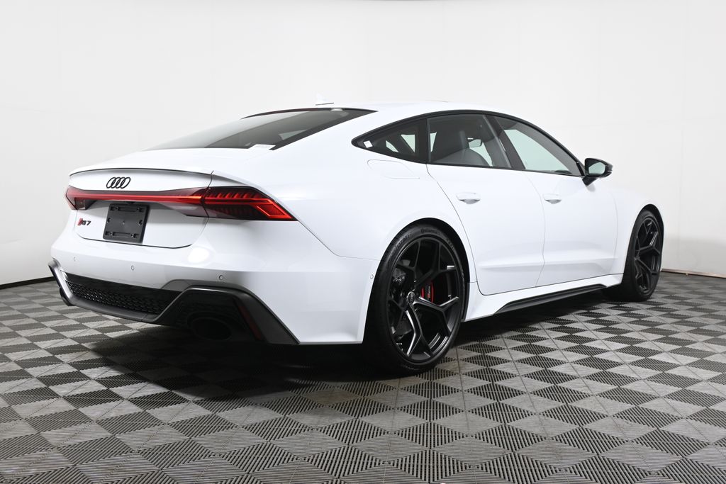 Thumbnail: 2025 Audi RS 7 - 7