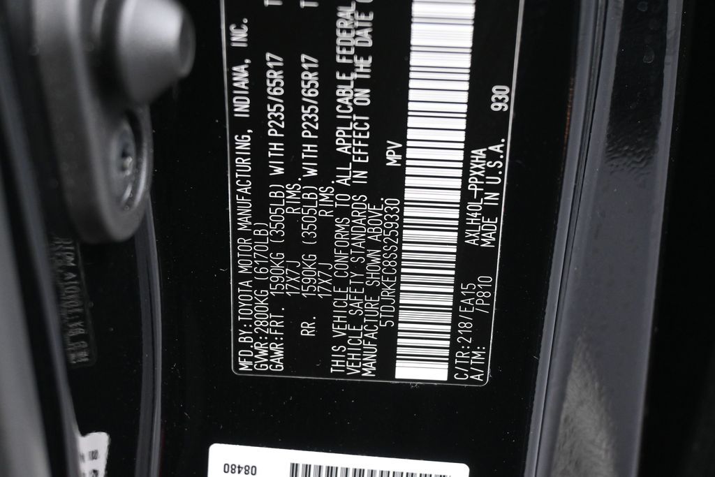 Used 2025 Midnight Black Metallic Toyota XLE image 17