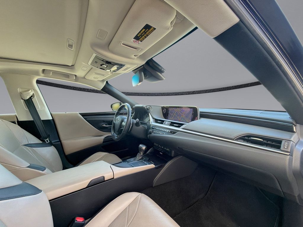 Thumbnail: 2020 Lexus ES - 15