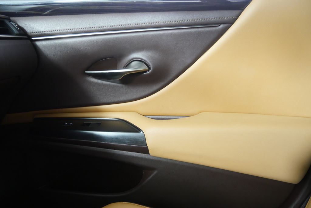 Thumbnail: 2019 Lexus ES - 27