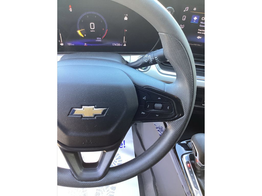 Used 2024 Chevrolet Trax SUV