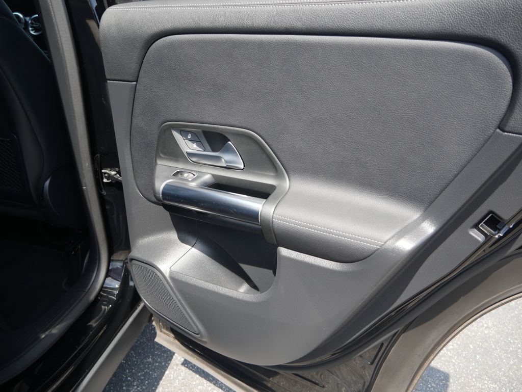 Thumbnail: 2022 Mercedes-Benz GLA - 27