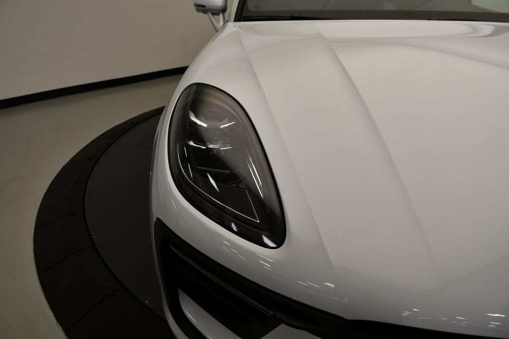 2022 Porsche Macan S 11