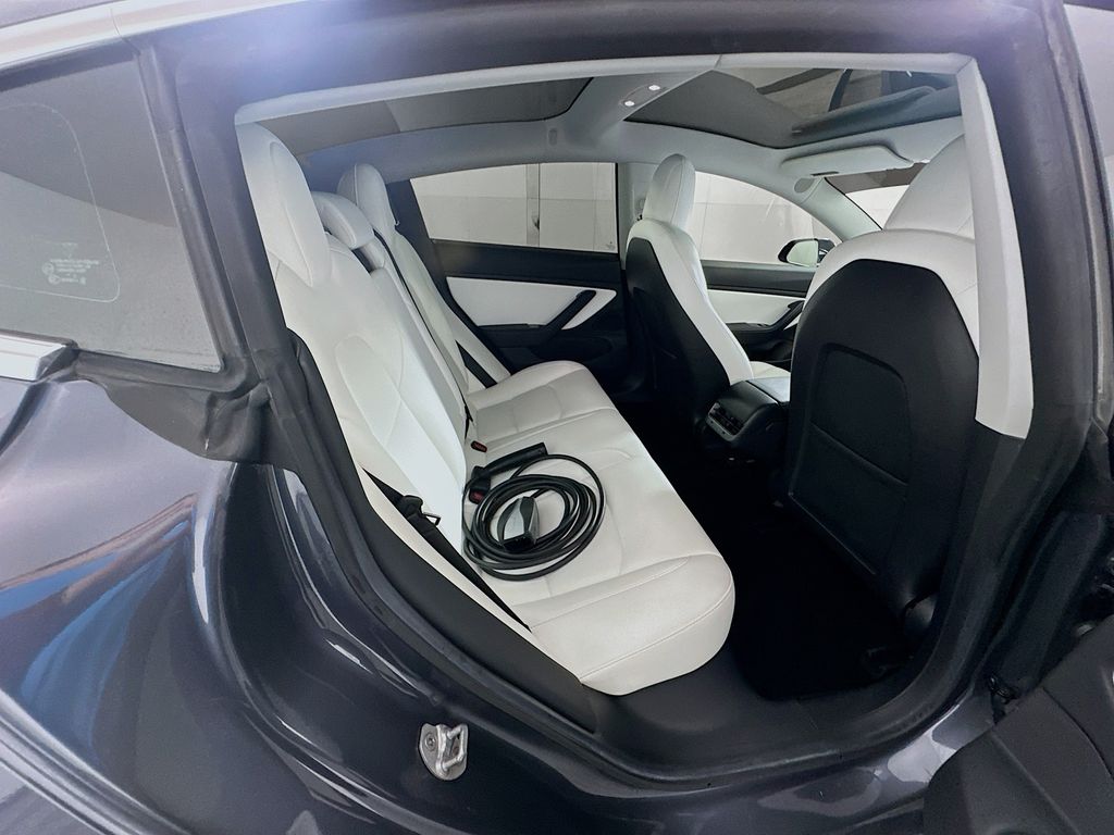 Thumbnail: 2019 Tesla Model 3 - 27