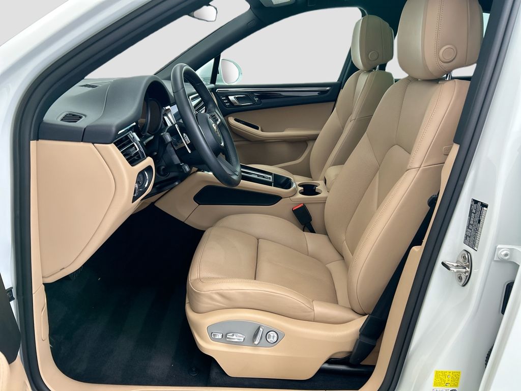 Thumbnail: 2025 Porsche Macan - 5