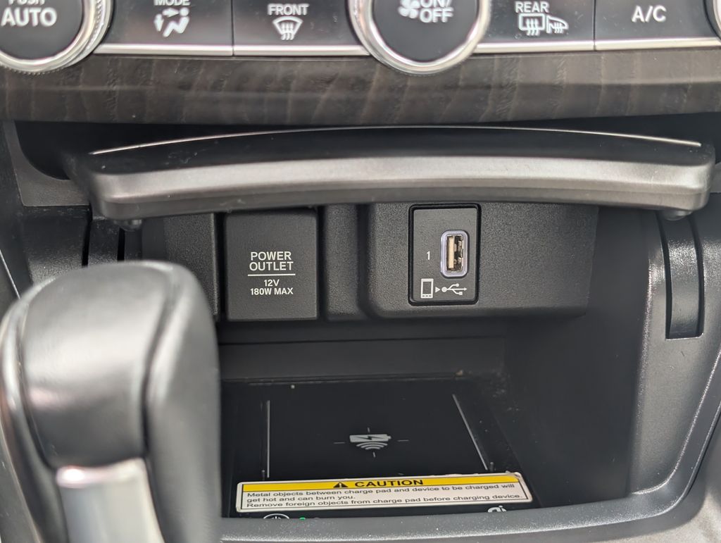 Used 2018 Red Honda Touring image 21