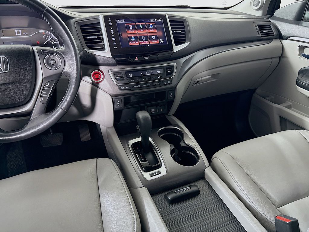 Thumbnail: 2017 Honda Pilot - 22