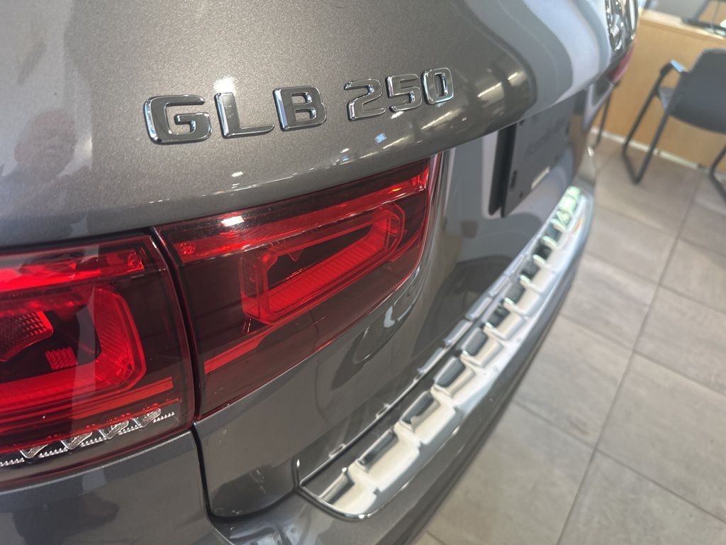 2021 Mercedes-Benz GLB GLB 250 25