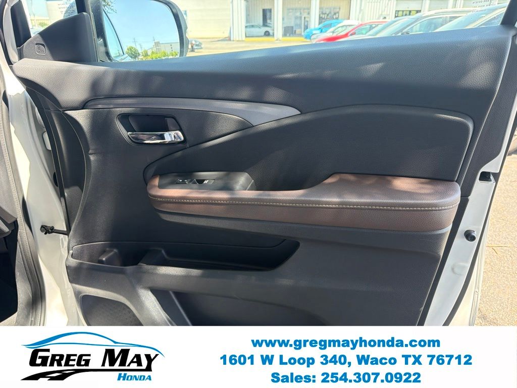 2025 Honda Ridgeline RTL White at Greg May Honda