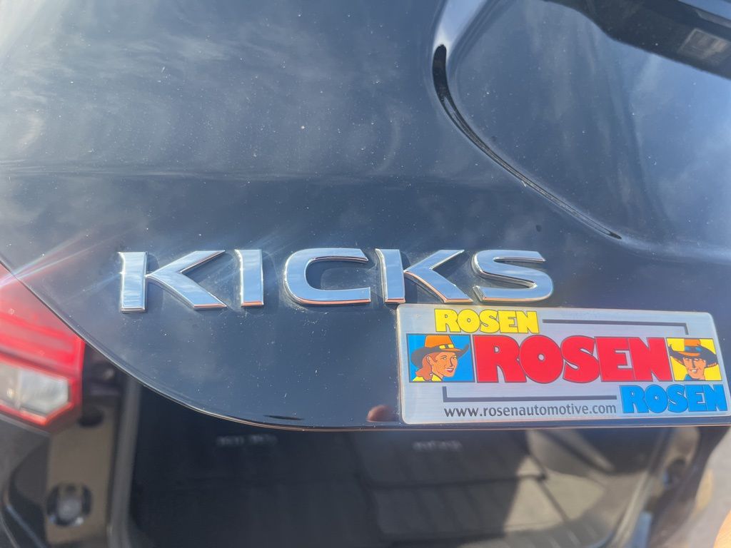 2022 Nissan Kicks SV photo