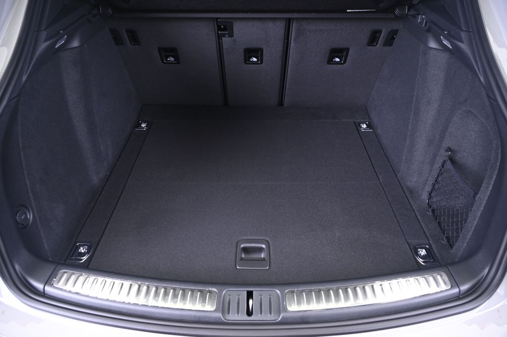 Thumbnail: 2026 Porsche Macan - 15