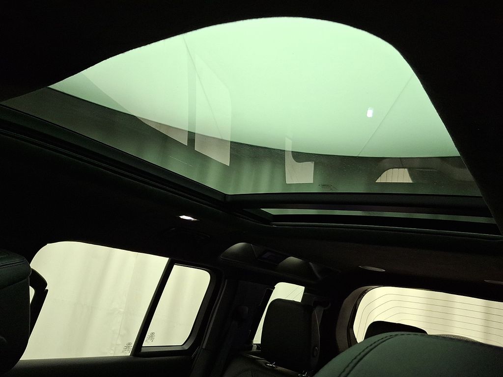 Thumbnail: 2020 Land Rover Defender - 15