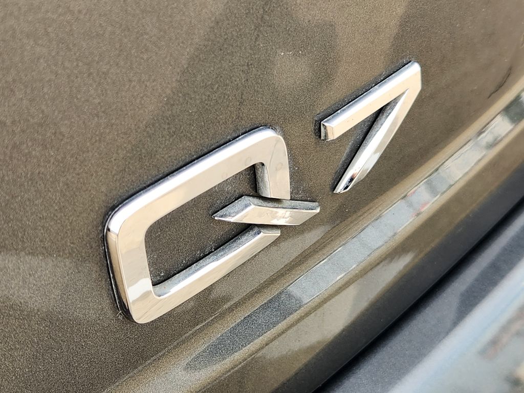 2017 Audi Q7 3.0 TDI Premium Plus Gray at Toyota of Victoria
