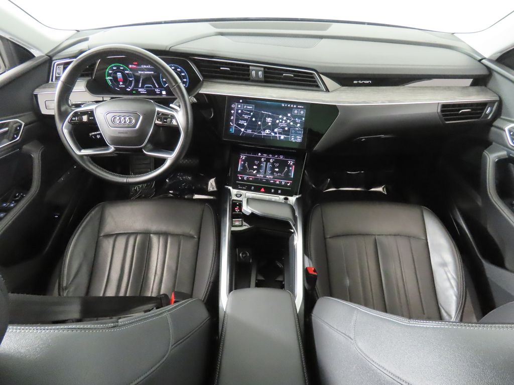 Thumbnail: 2022 Audi e-tron - 11