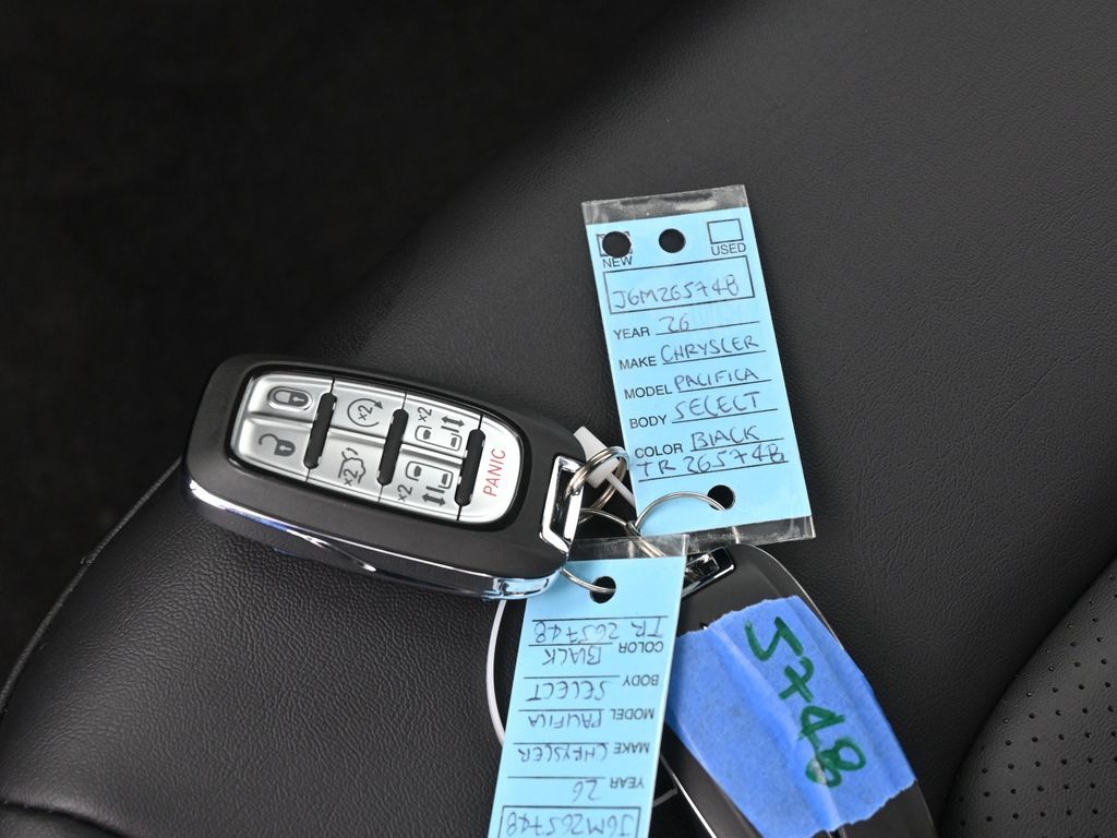 New 2026 Diamond Black Crystal Pearlcoat Chrysler Select image 17