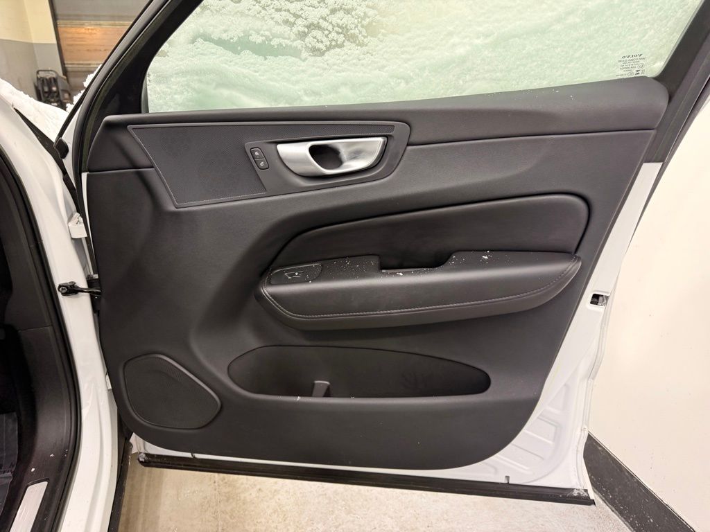 Thumbnail: 2023 Volvo XC60 - 27