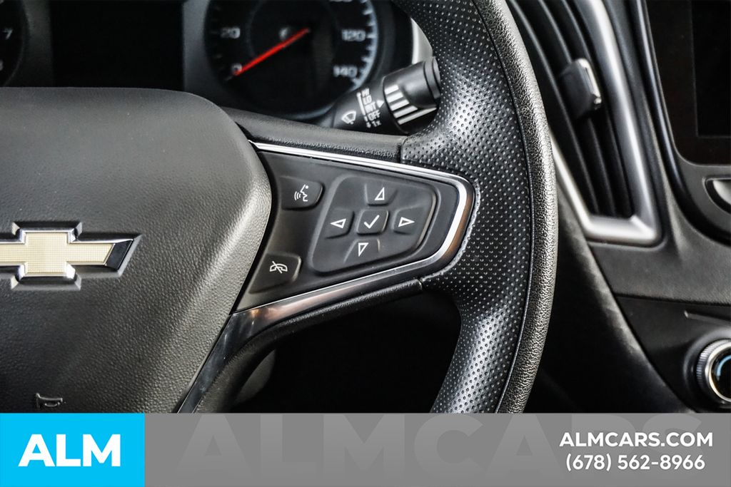 Used 2025 White Chevrolet LT image 25