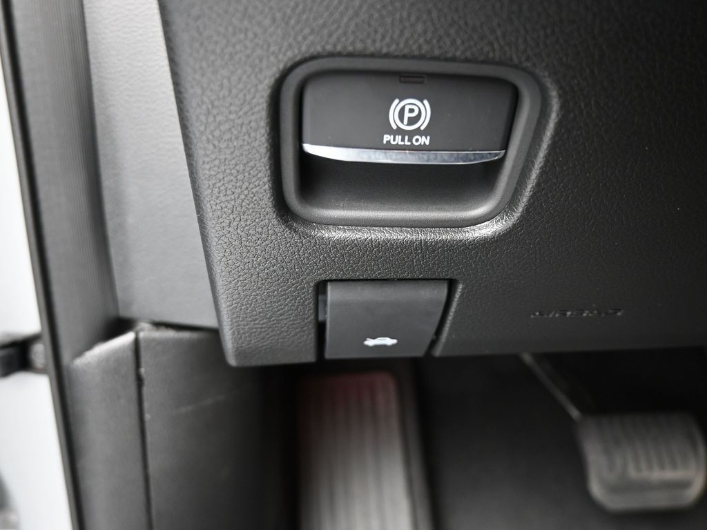 Used 2024 Silver Zynith Jeep Overland image 38