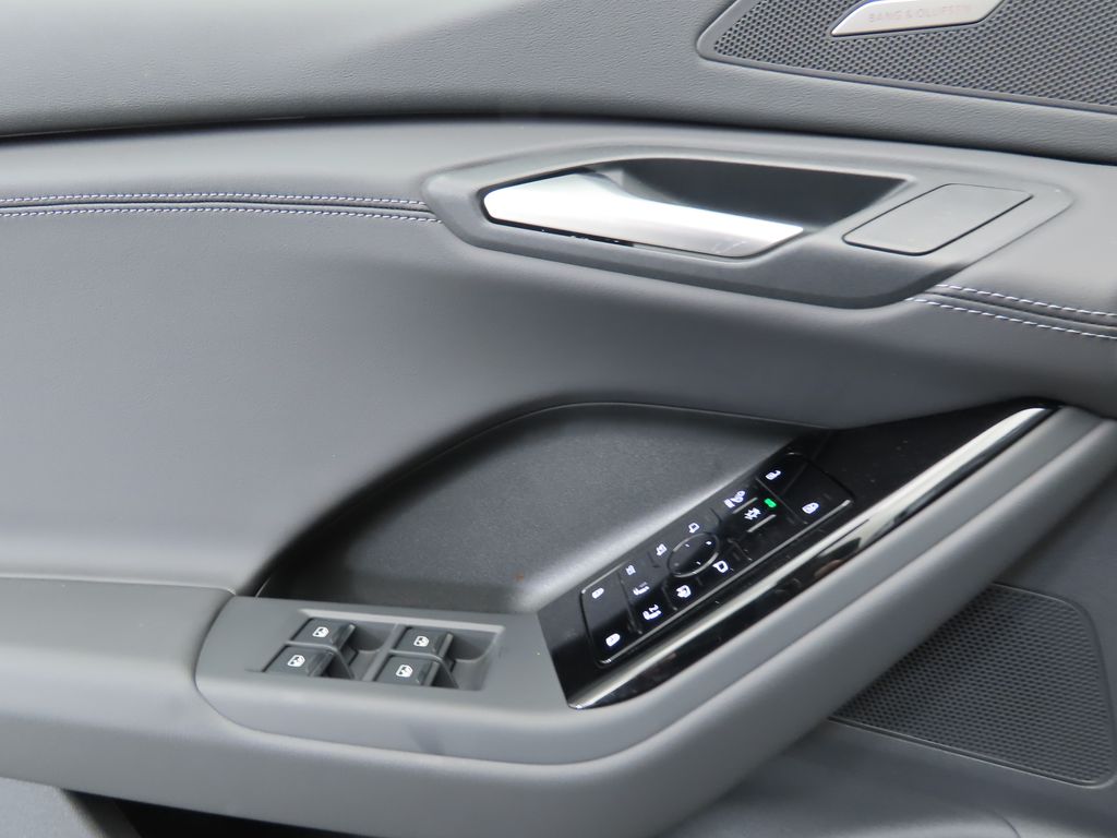 2025 Audi Q6 e-tron Premium 25