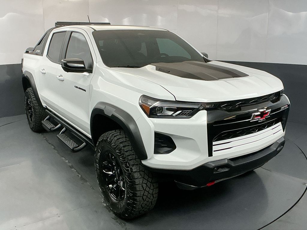 Summit White 2025 Chevrolet Colorado Pickup Truck Four-Wheel Drive 8-Speed Automatic