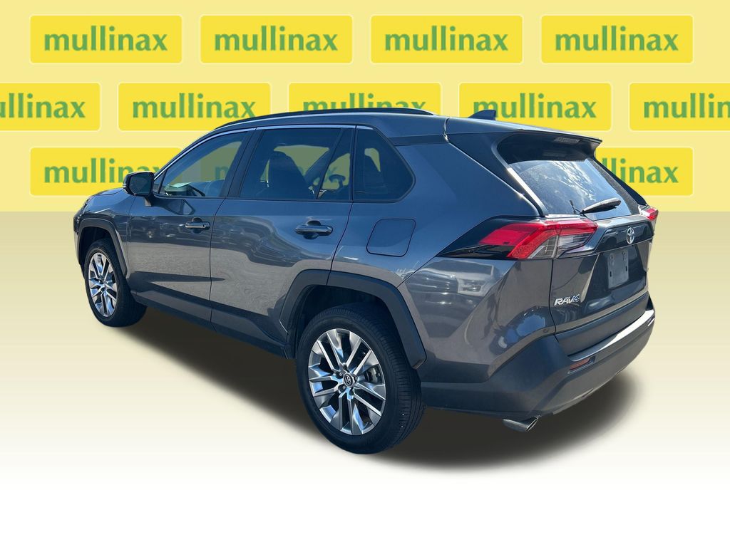 Used 2021 Gray Toyota XLE Premium image 3