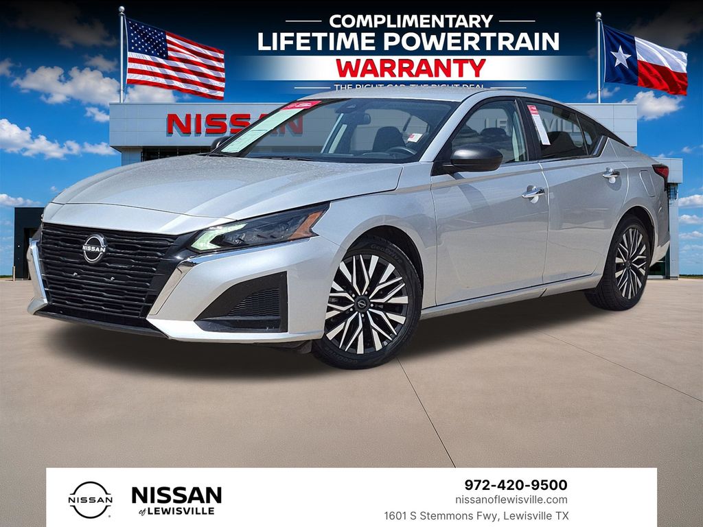 Brilliant Silver Metallic 2025 Nissan Altima Sedan Front-Wheel Drive Continuously Variable Transmission