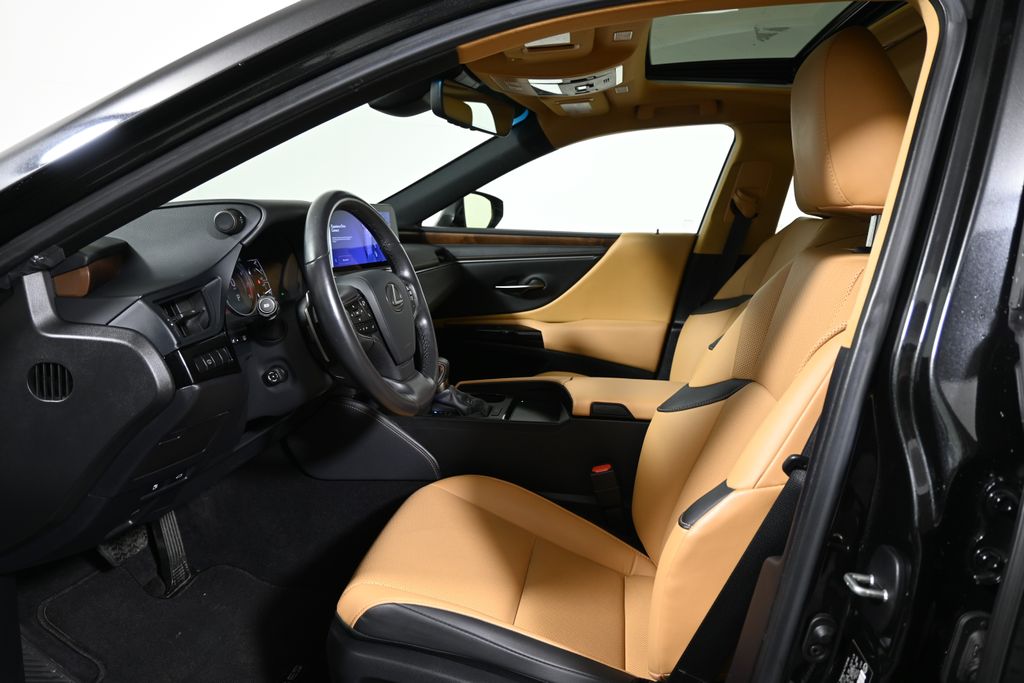 Thumbnail: 2025 Lexus ES - 3