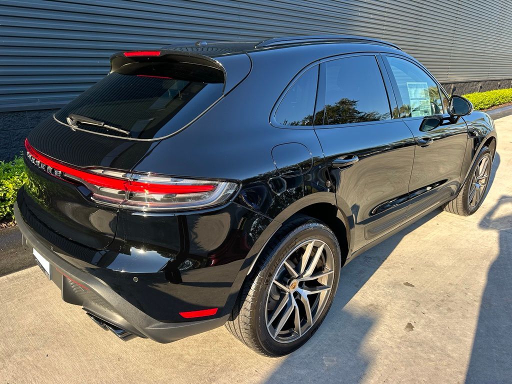 Thumbnail: 2026 Porsche Macan - 9