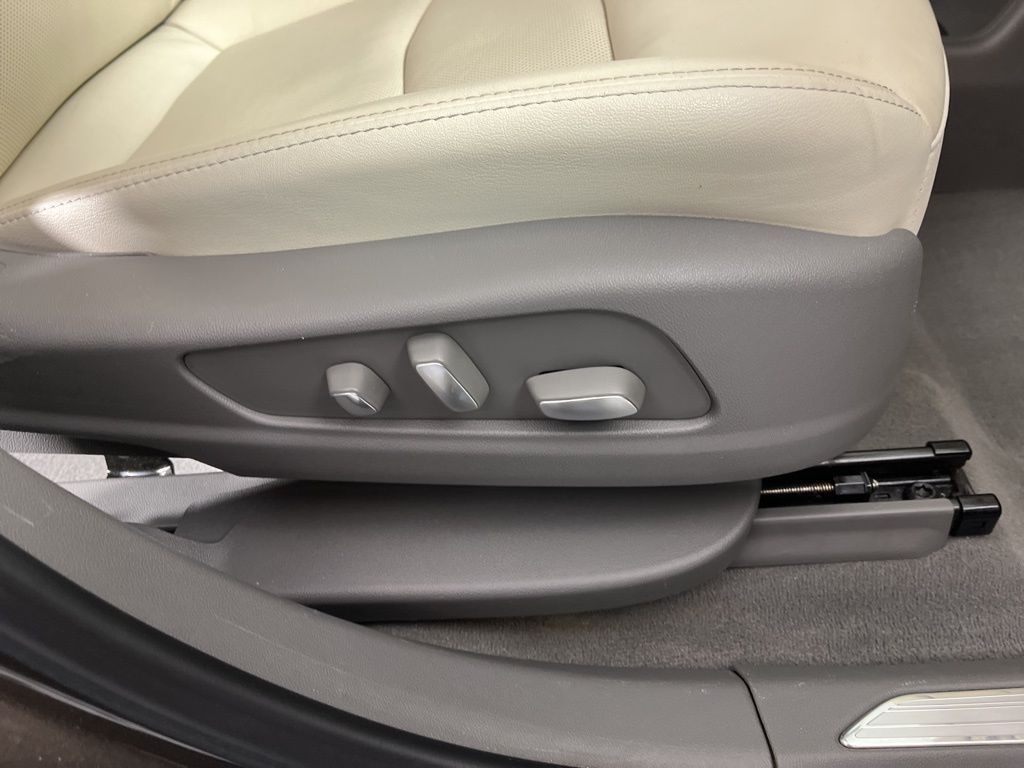 Thumbnail: 2020 Cadillac XT5 - 9