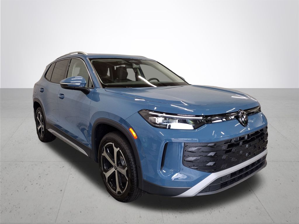 2025 Volkswagen Tiguan SE photo 3