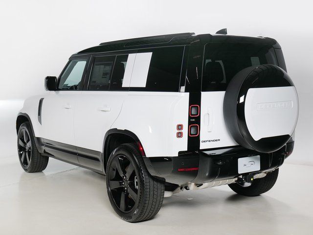 New 2026 White Land Rover X-Dynamic SE image 32