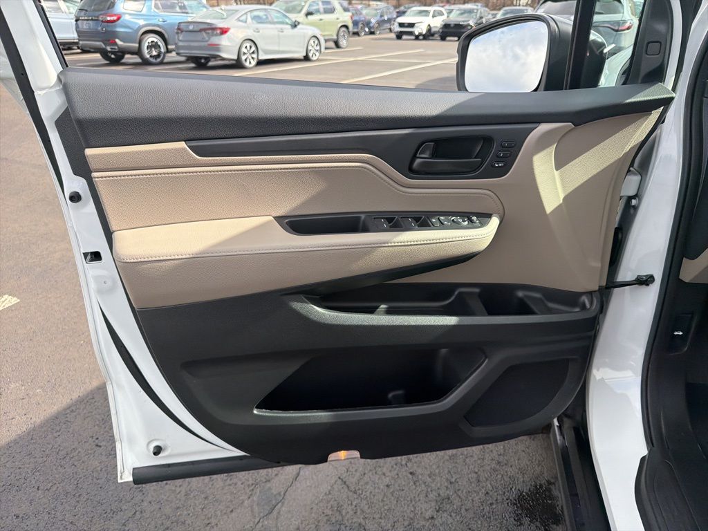 Thumbnail: 2023 Honda Odyssey - 18