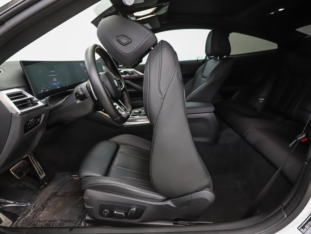Thumbnail: 2025 BMW 4 Series - 21